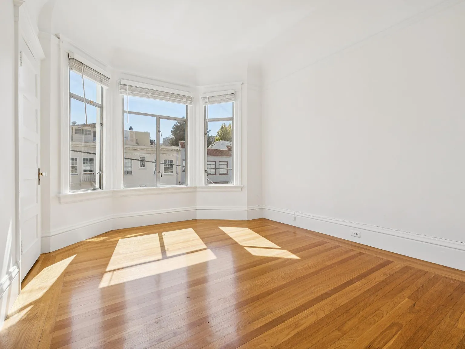 2 bed, 1086 sqft, $6,500 — Photo 3