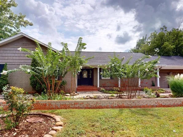 1618 Westminster Pl, Nichols Hills, OK 73120