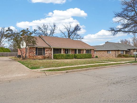 2nd image of 4610 Rolling Meadows Rd