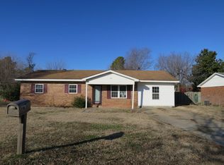 1402 Lockwood Dr, Corning, AR 72422