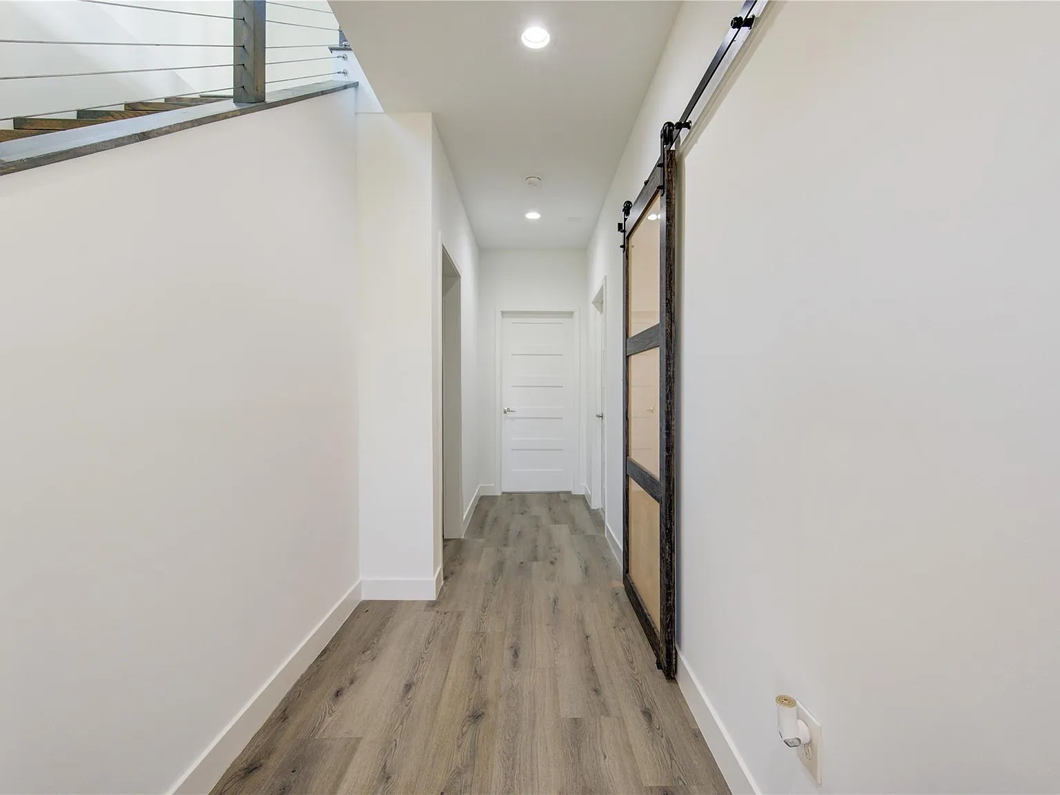 6 bed, 4.5 bath, 3244 sqft, $6,000 — Photo 3