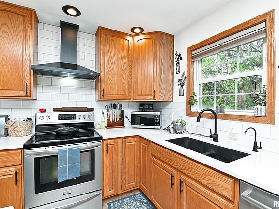 4th image of 298 Vesta Dr