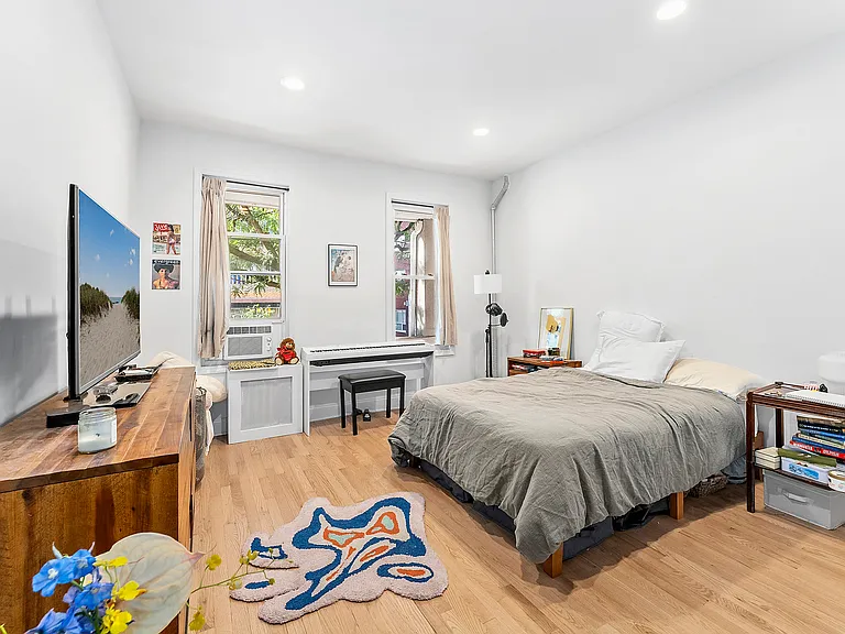 2551 Crescent St #1 — Photo 5