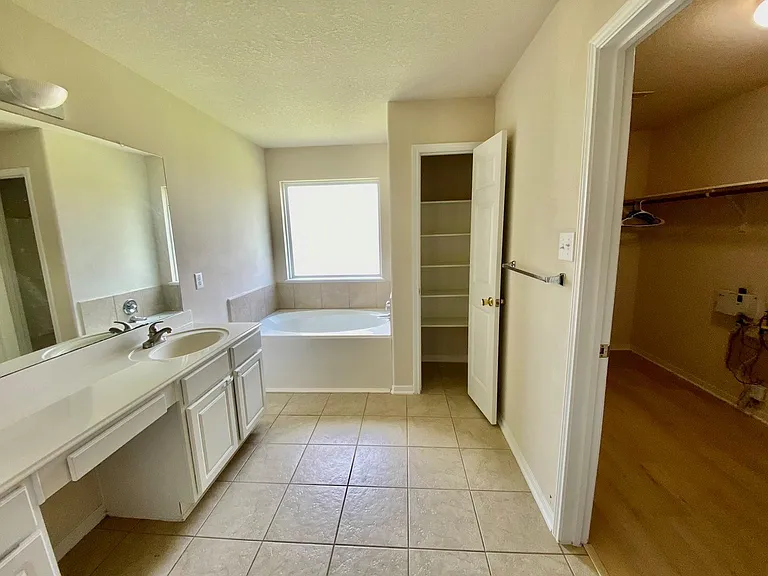 14319 W Oblong Cir — Photo 10