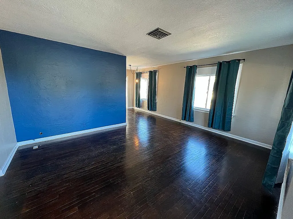 2 bed, 1280 sqft, $2,750 — Photo 3