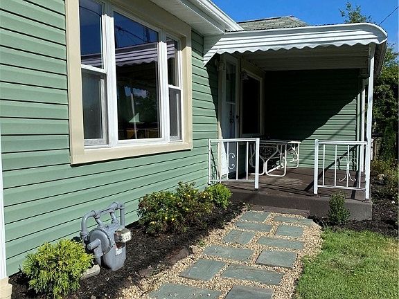 3rd image of 364 Seaborn St SE