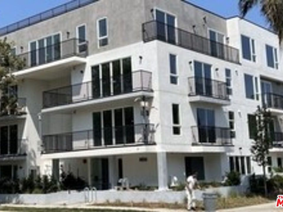 1st image of 4806 Sylmar Ave #203