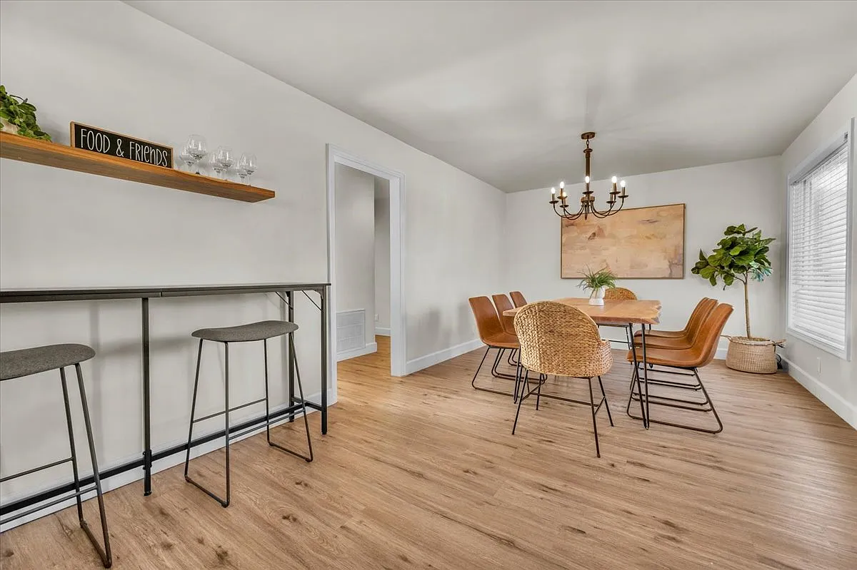 842 West Pine Avenue — Photo 1