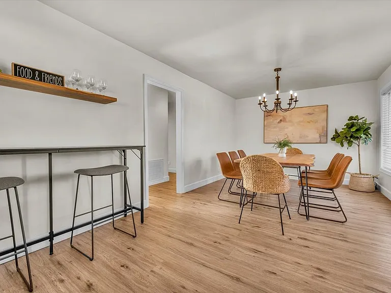 842 W Pine Ave — Photo 1