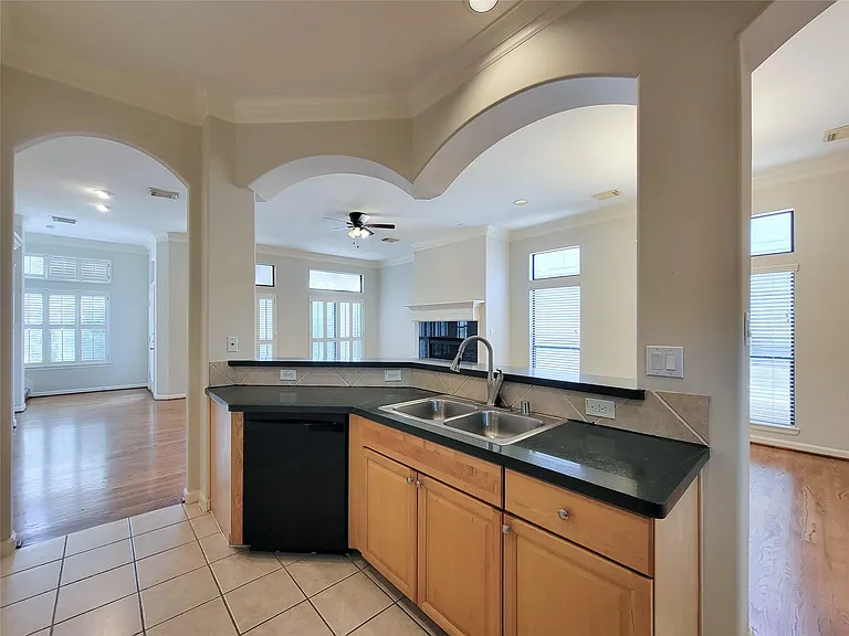 604 Reinerman St — Photo 22