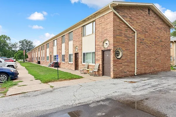 Bellevue Gardens Apartments — Photo 10