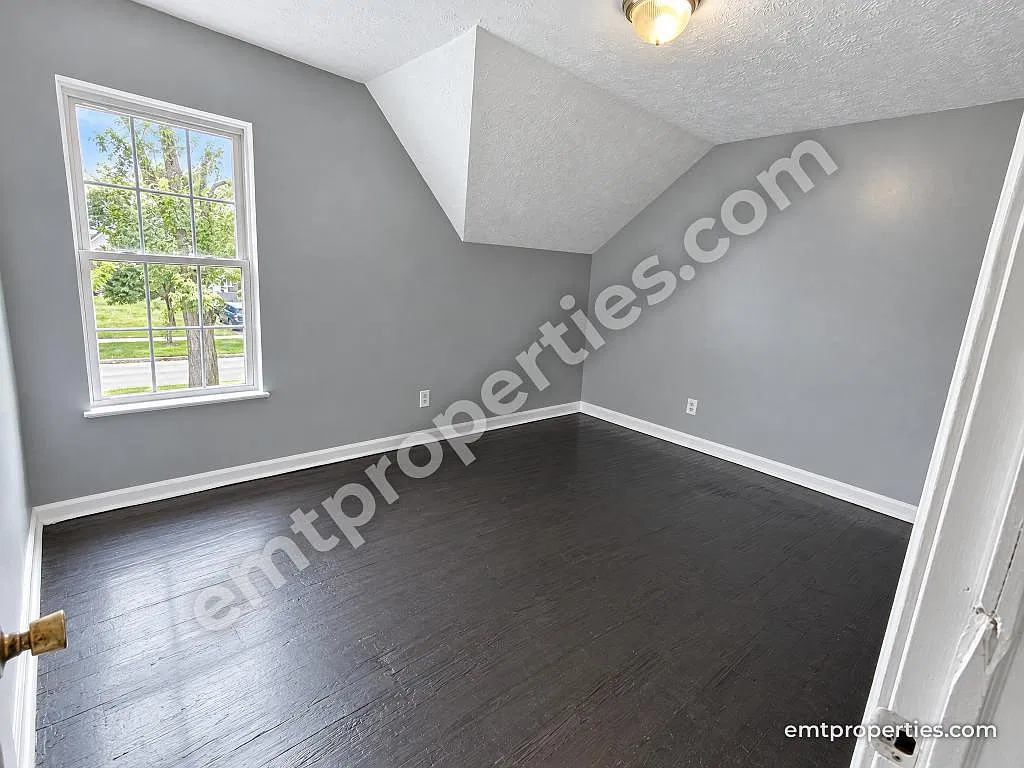 1751 E 30th St — Photo 4