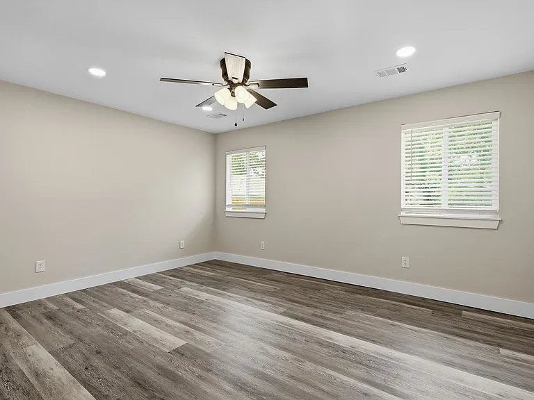 1503 N 10th Ave — Photo 18