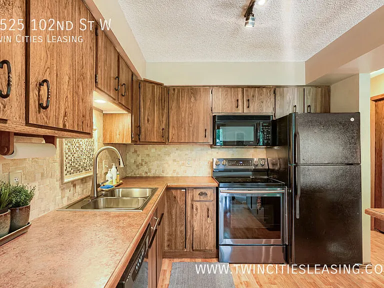 7525 W 102nd St — Photo 9