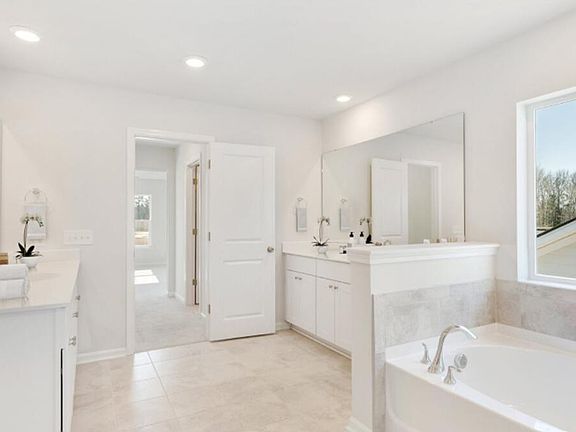 4th image of 128 Orchard Blossom Ln