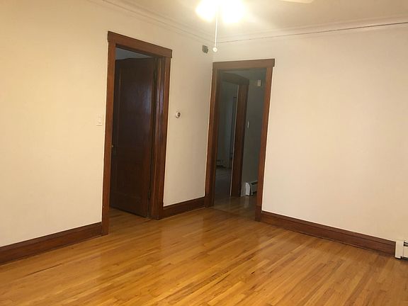5th image of 3833 N Sacramento Ave #2