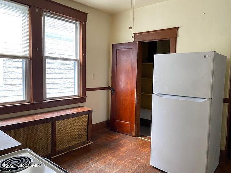 3rd image of 277 Northern Boulevard