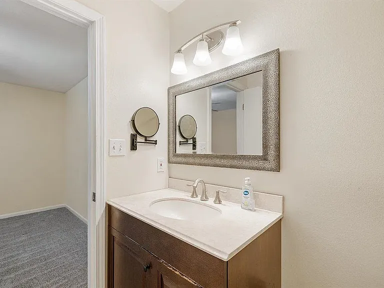 2136 Harriet Dr — Photo 13
