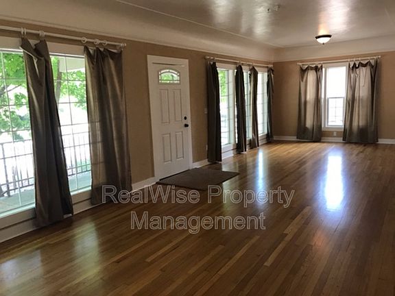 2nd image of 724 Siskiyou Blvd