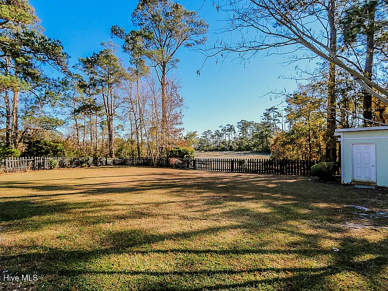 2901 Mandy Ln — Photo 8