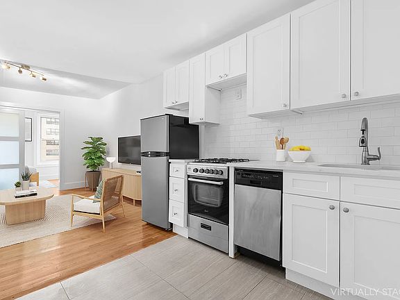 5th image of 215 E 29th St APT 51