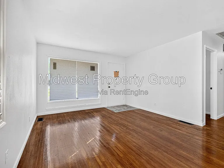 338 Lancashire Rd — Photo 7