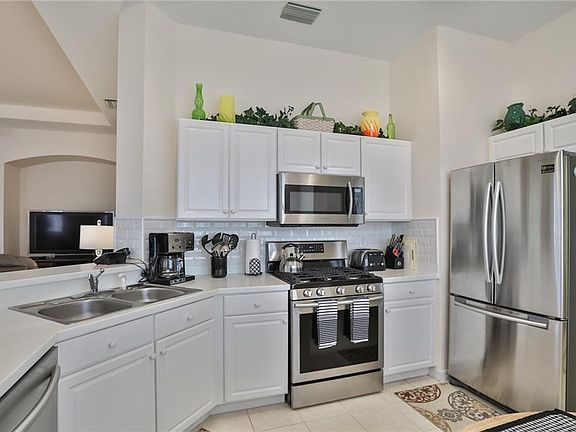 5th image of 914 Regal Manor Way #0