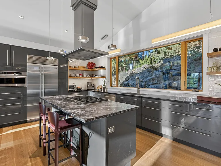 19077 Mount McLoughlin Ln — Photo 10