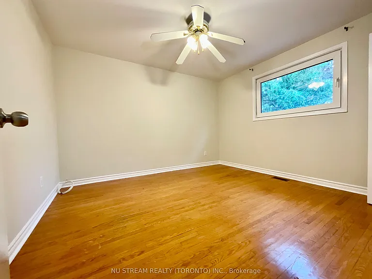 45 Emmeloord Cres — Photo 21