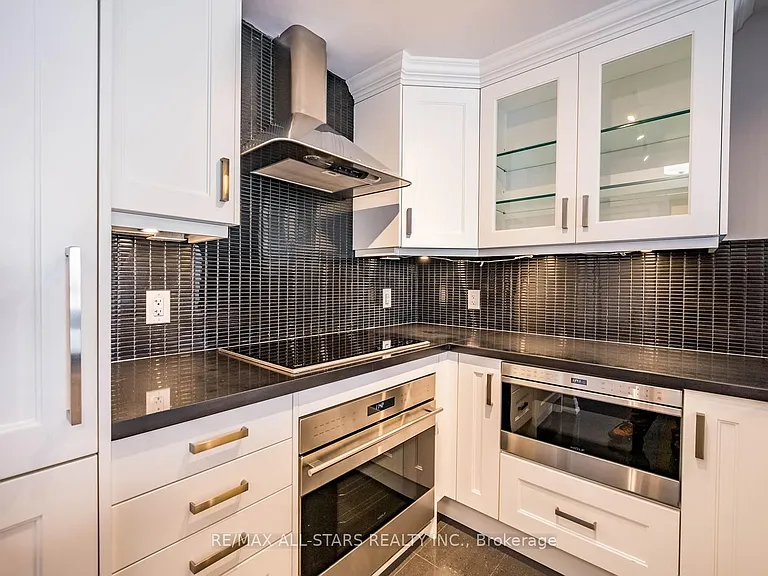 15 Stollery Pond Cres #305 — Photo 9