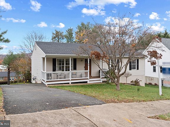 2nd image of 98 Fairfax St