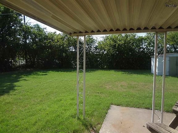 5th image of 1116 Rosemary Dr