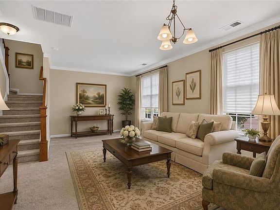 3rd image of 706 Promenade Ln