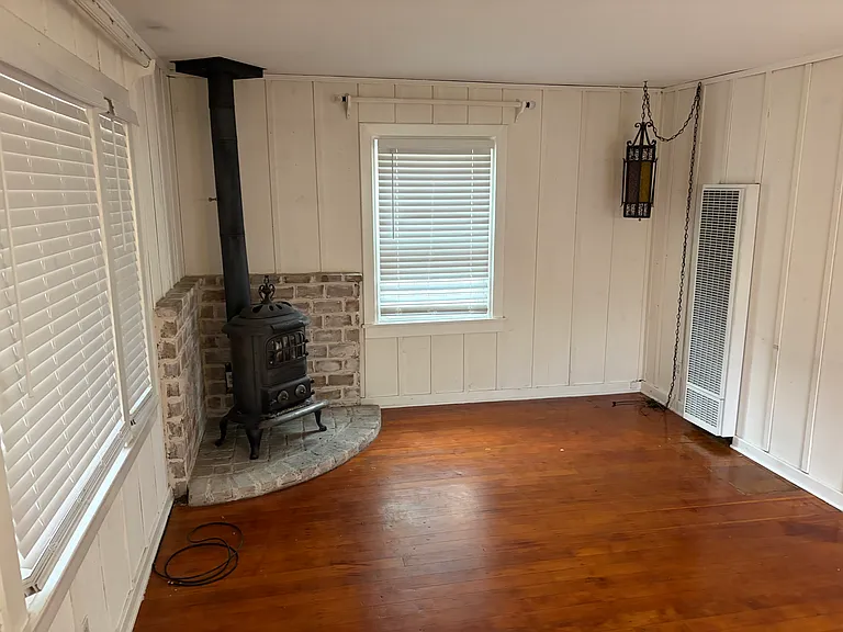 10022 Leona St — Photo 10