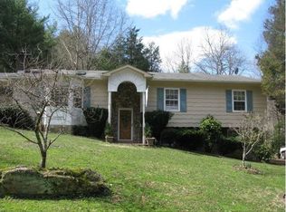 1653 Mountain Circle Dr, Lenoir, NC 28645