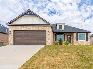922 Sugar Loaf St, Prairie Grove, AR 72753