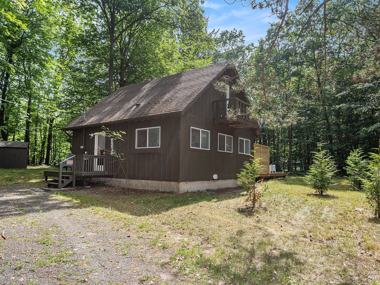 3 Bedroom, 1.5 Bath Chalet Just 15 Minutes from Ludington — Photo 1