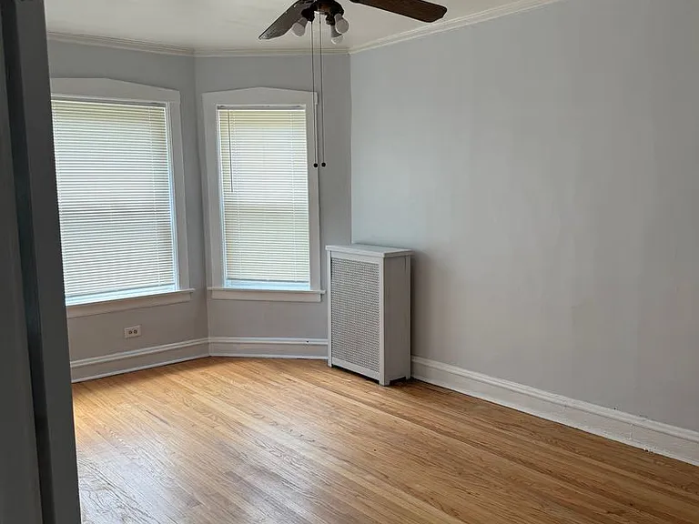 SPACIOUS 2 BEDROOM APARTMENTS AVAILABLE — Photo 3
