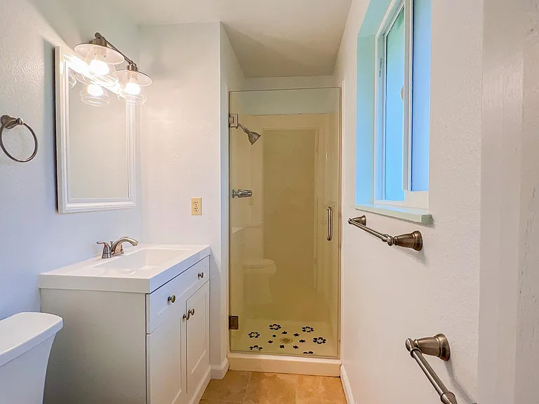 1725 Camellia Dr — Photo 9