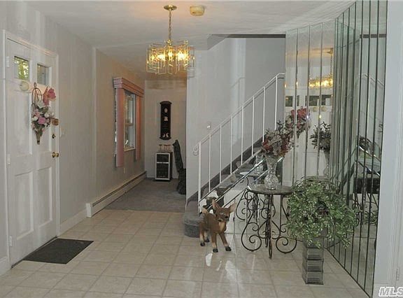 3rd image of 31 Hickory St