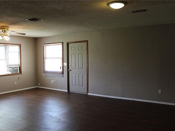 3rd image of 4021 Lawn Dr