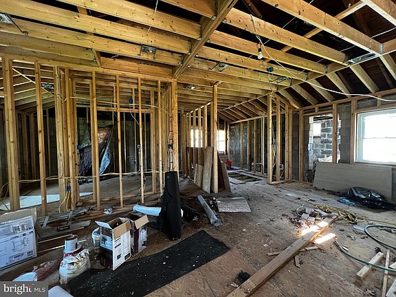 3rd image of 9106 Lincoln Ave