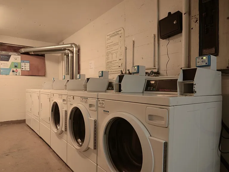Melrose Court Apartments — Photo 3