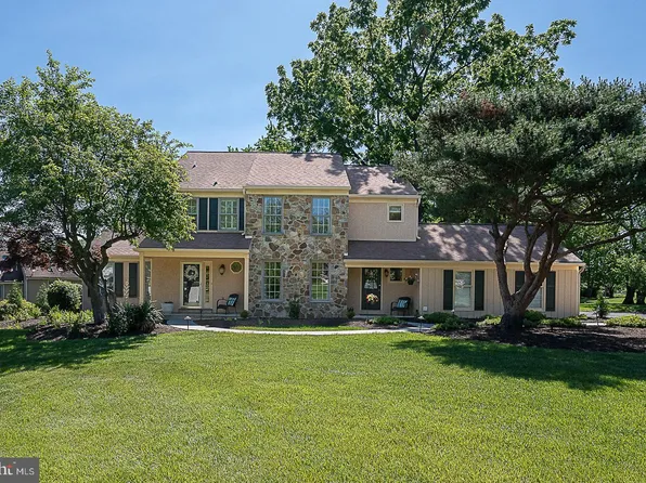 1748 Burgoyne Rd, Wayne, PA 19087