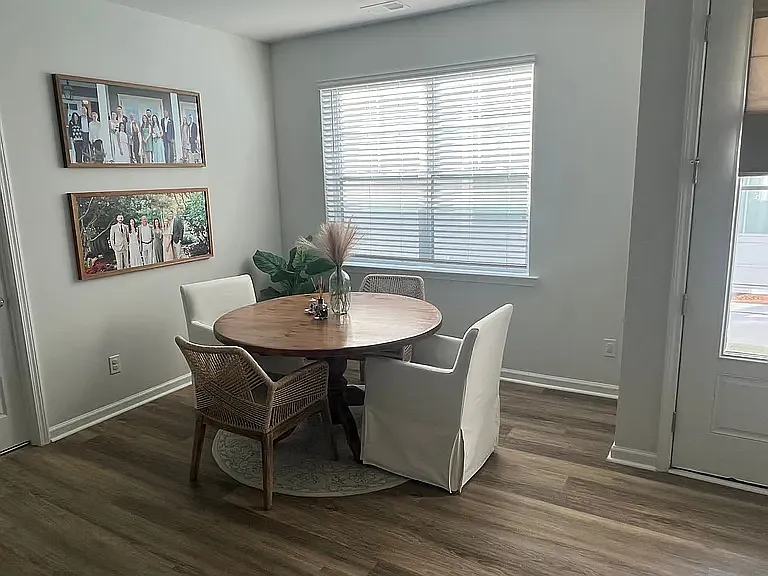3 bed, 1397 sqft, $2,400 — Photo 3