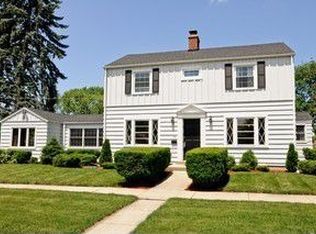 100 W Milburn Ave, Arlington Heights, IL 60056