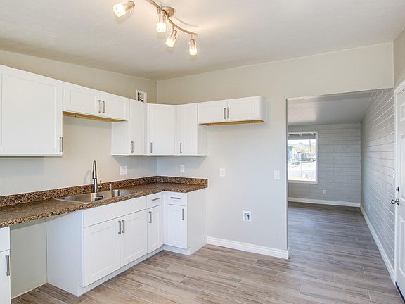 4th image of 1625 S Via Elnora