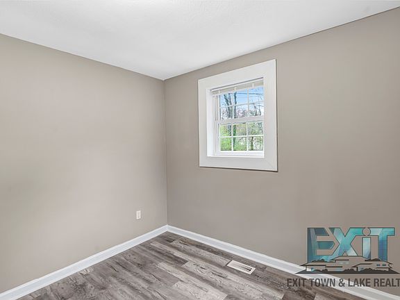 4th image of 55 Cottage Ln