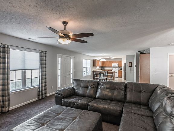 3rd image of 1396 Stone Creek Dr