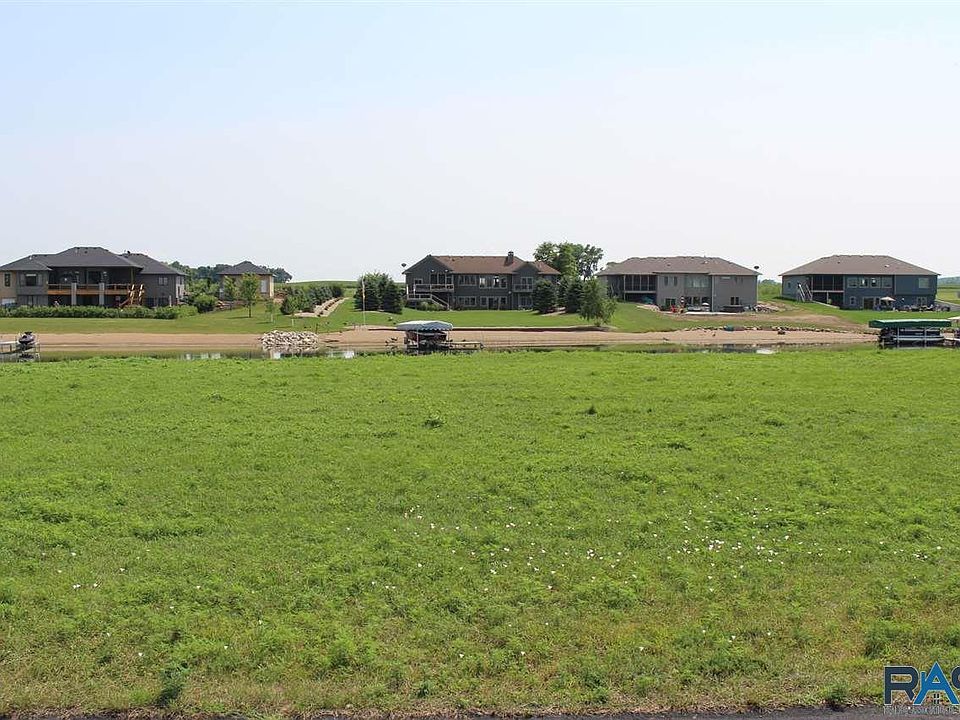 2nd image of 123 Woodland Dr